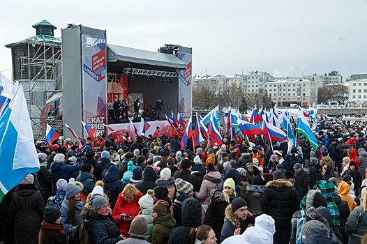 В Екатеринбурге тысячи горожан вышли на улицы
