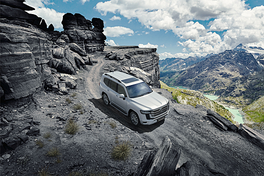 Насколько подорожал Toyota Land Cruiser 300 с момента появления в России