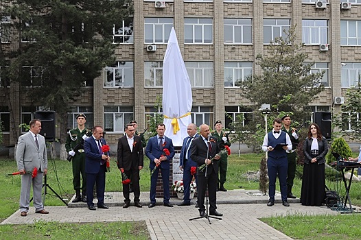 В Азовском филиале ДГТУ открыли памятник солдату &ndash; герою Великой Отечественной войны