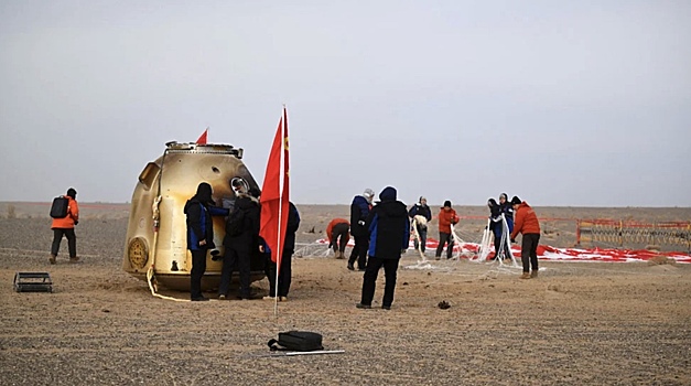 В Китае приземлился поврежденный метеоритом космический корабль