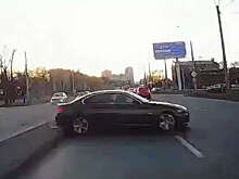 В Петербурге на видео попало лобовое столкновение легковых автомобилей