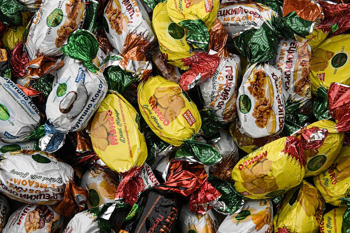 Депутаты ЛДПР и КПРФ в российском регионе рассорились из-за конфет