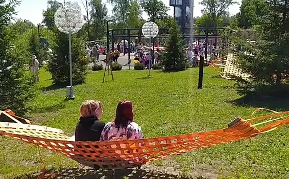 Смотровая башня, детская и спортивная площадки, фонтан и амфитеатр: в День России в Октябрьске торжественно открыли "Парк Поколений"