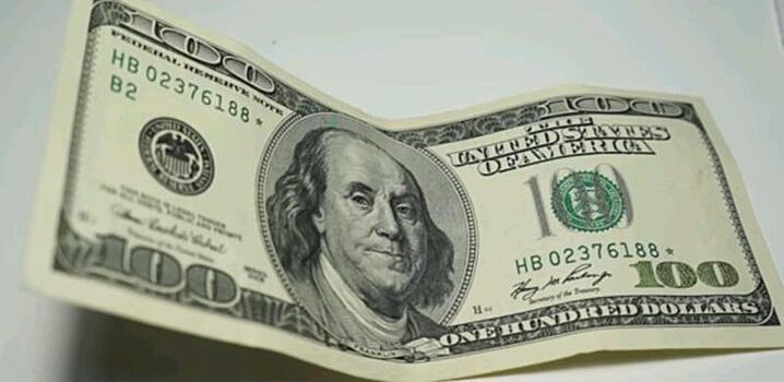 Биржевой курс доллара опустился ниже 66 рублей