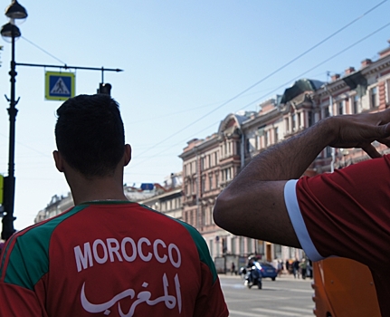 Иранские красотки, странный плакат с Роналду – в фотообзоре матча Марокко — Иран
