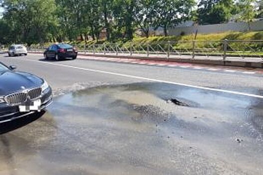 Из-за прорыва трубы в Петроградском районе «прохудился» новый асфальт