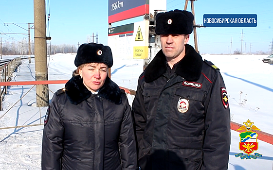 Кемеровские транспортные полицейские спасли замерзающего человека