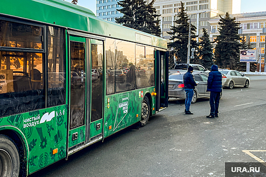 Екатеринбургский общественный транспорт. Автобус екатеринбург. Сколько автобусов в екатеринбурге. Екатеринбургский автобус. Автобус екатеринбург.