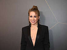 Ведущая Юлия Барановская в прозрачном облегающем платье вышла на публику