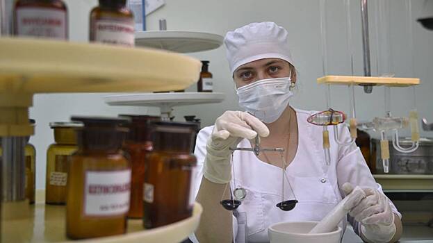 Лечиться будем своим: фармрынок страны растет и сдавать свои позиции не собирается