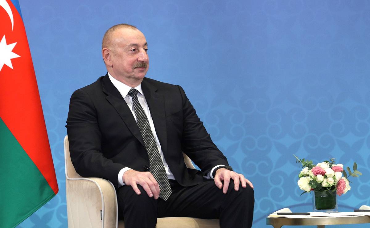 Азербайджан отказался рассматривать крушение самолета AZAL как умышленную атаку