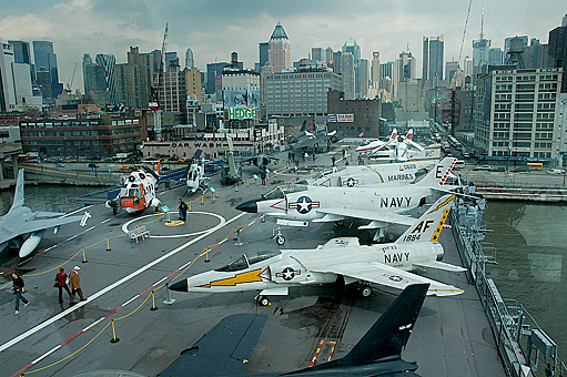 Заглавное изображение Авианосец «Интрепид»