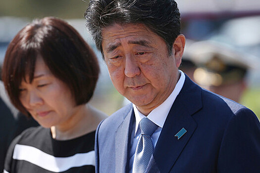 СМИ сообщили о падении рейтинга правительства Абэ