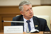 Свердловский депутат в поздравлении пожелал смерти врагам