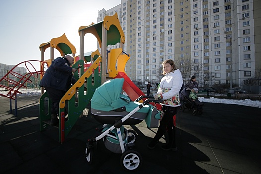 Детские площадки Мещанского района оборудуют резиновым покрытием