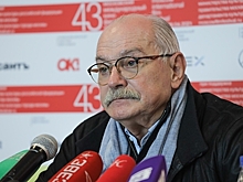 Михалков предложил Бузовой поработать билетершей