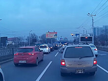 Водитель в Алматы угрожал другому автолюбителю похожим на оружие предметом