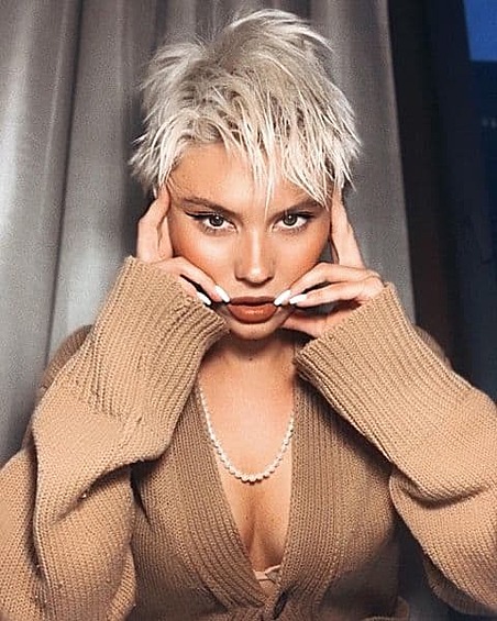 Но о своем диагнозе Шена не распространяется. 