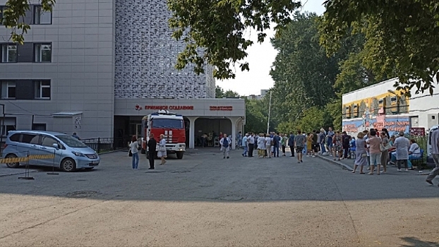 В парке «Зеленая Роща» в Екатеринбурге загорелся кардиоцентр