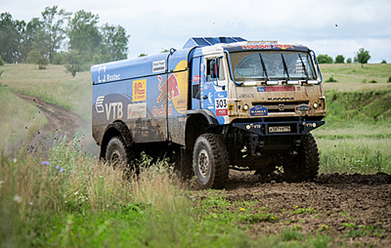 Экипаж Сотникова выиграл ралли "Шелковый путь" в зачете грузовиков
