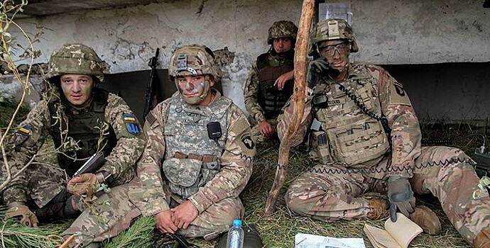Украинские военные устроили массовую драку в Донбассе, заявили в ЛНР