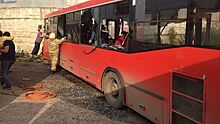 «Везде кровь»: в Перми автобус врезался в здание