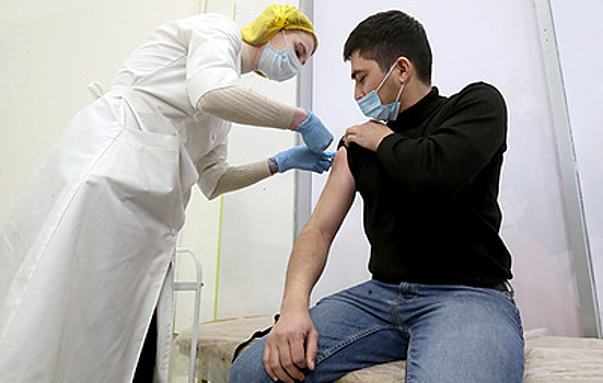 Эксперты заявили, что вакцинация не способствует мутации штаммов коронавируса