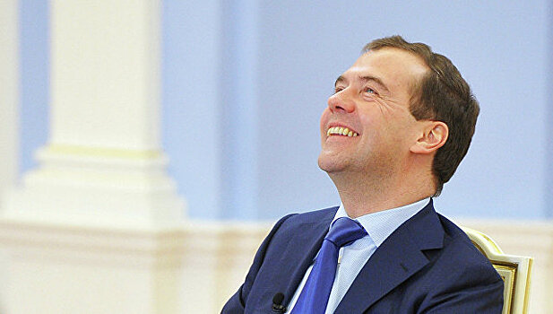 Медведев поздравил россиян с Новым годом