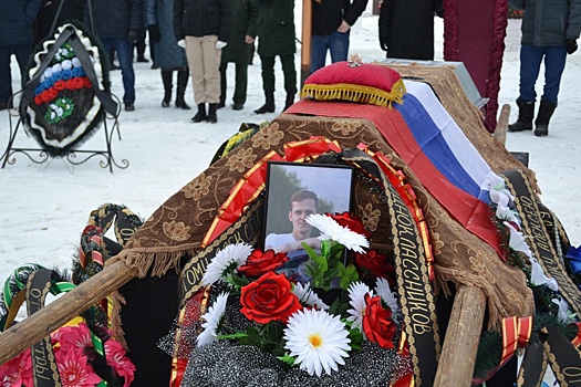 С погибшим на Украине Алексеем Чистяковым простились в Тонкинском районе