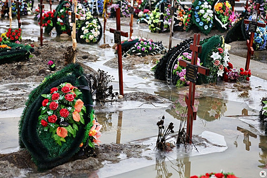 «Ситуацию держат на контроле»: администрация Гурьевского округа прокомментировала затопление Цветковского кладбища