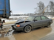 В Курской области водитель “Ауди” врезался в стоящий грузовик