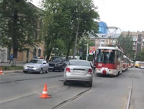 В Самаре на ул. Красноармейской из-за ДТП встали трамваи