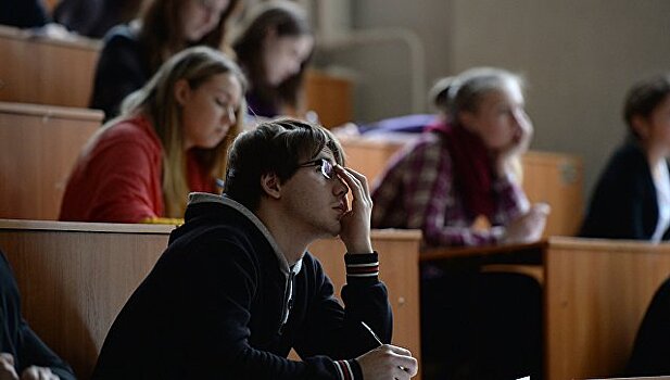 Рособрнадзор запретил принимать студентов в два вуза