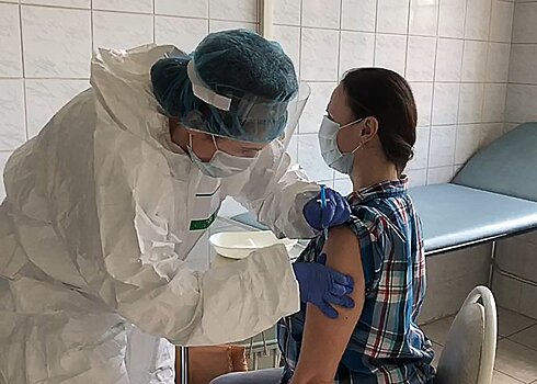 Число вакцинированных новосибирцев хотят довести до осени до 1,3 млн человек