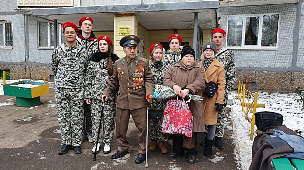 В Самаре юнармейцы проводят парады у домов ветеранов
