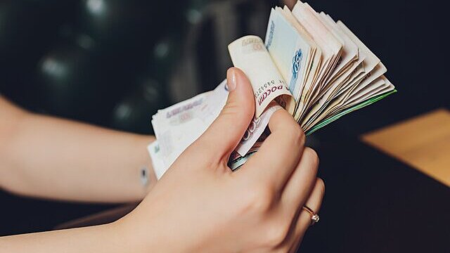 Потеряете кровно заработанное: опасные для финансовых операций дни в сентябре