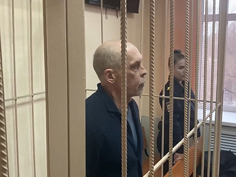 Бывший директор ФК "Новосибирск" Перлов доставлен в суд по делу о мошенничестве