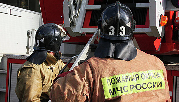 В подмосковных Мытищах горит склад