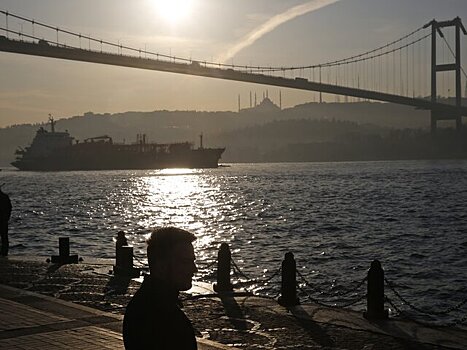 Турция будет ежегодно обновлять сборы за проход судов через Босфор и Дарданеллы