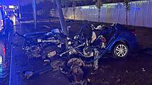 Водитель автомобиля погиб, врезавшись в фонарный столб на западе Москвы