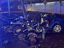 Водитель автомобиля погиб, врезавшись в фонарный столб на западе Москвы