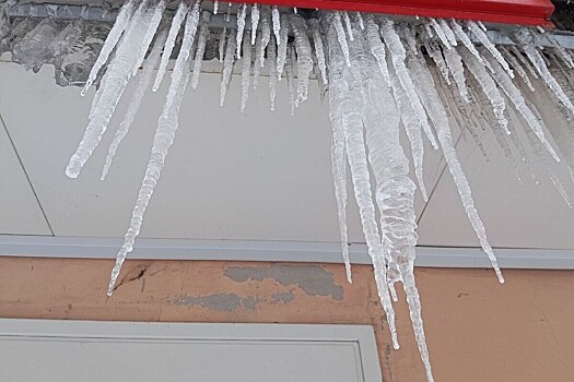 Подросток пострадал от падения сосульки в Новой Москве