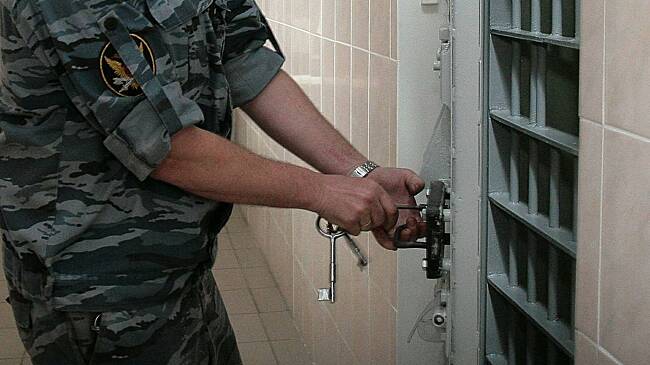 Жителя Крыма осудили за попытку выехать из страны и вступить в РДК