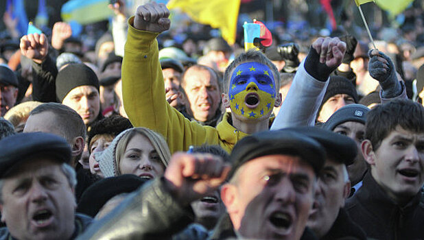 На киевском Майдане началась акция в поддержку Савченко