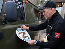 Волонтеры передали бойцам укомплектованные автомобили