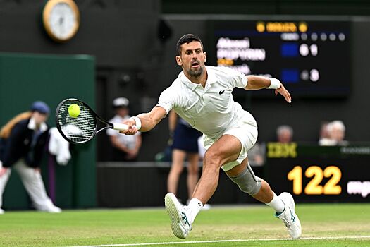 «Краем глаза наблюдаем». Тренер Алькараса — об игре Джоковича на Уимблдоне