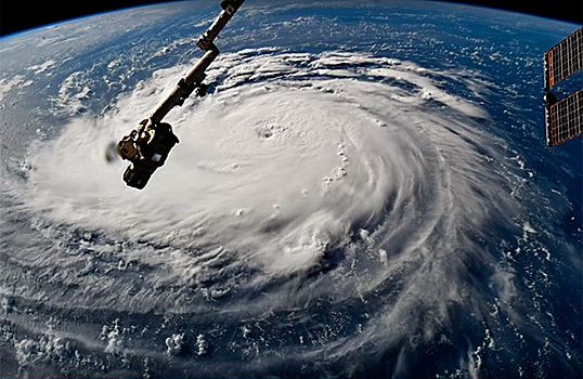 К побережью США движется «ураган-монстр»