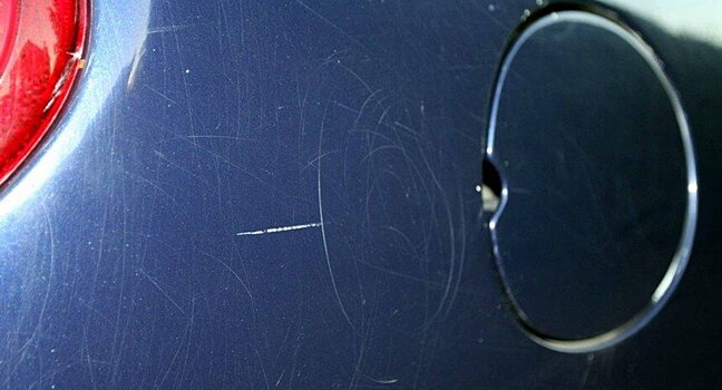 Закрашиваем царапины на кузове автомобиля своими силами