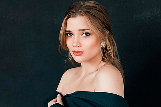 Звезда сериала «СашаТаня» чуть не родила в такси