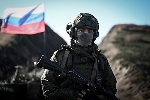 Житель Авдеевки расплакался, увидев бойцов с российскими флагами